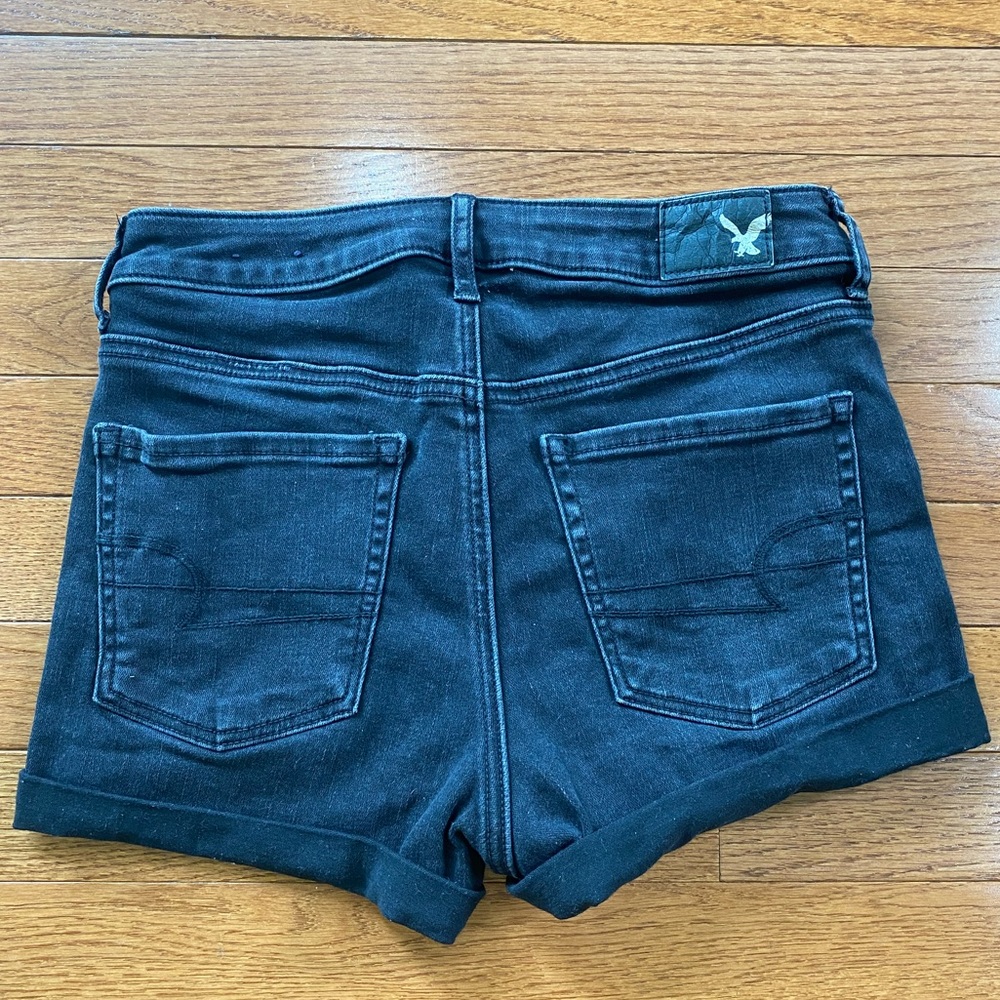 Shorts - Picture 3 of 5